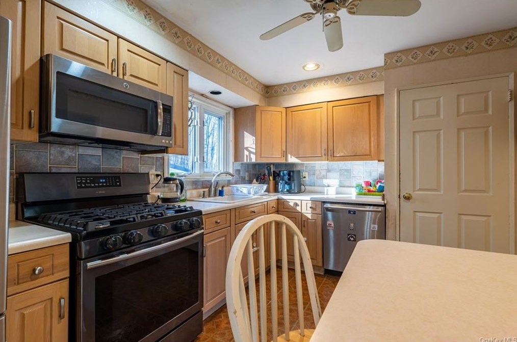 307 Alpine Dr, Cortlandt Manor NY  10567-1305 exterior