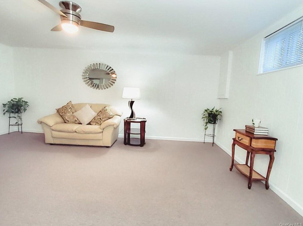 15 Gladys Dr, Chestnut Ridge NY  10977-6026 exterior