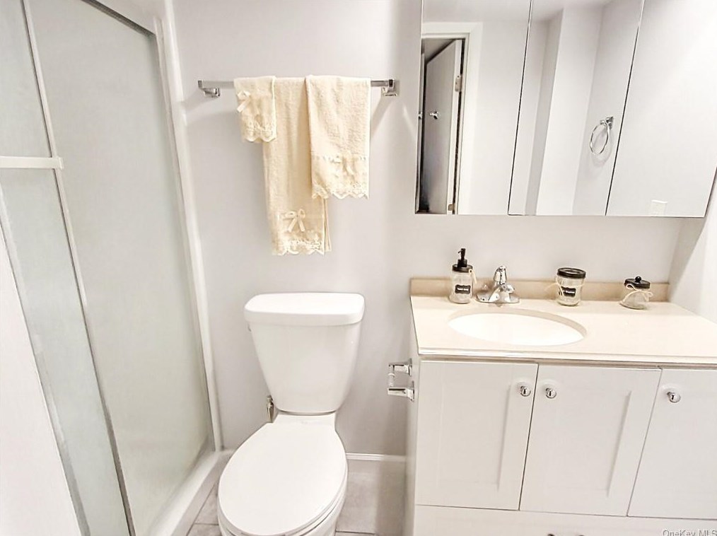 15 Gladys Dr, Chestnut Ridge NY  10977-6026 exterior