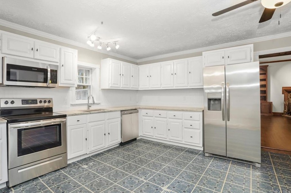 163 Crane Rd, Kent Lakes NY  10512-4064 exterior