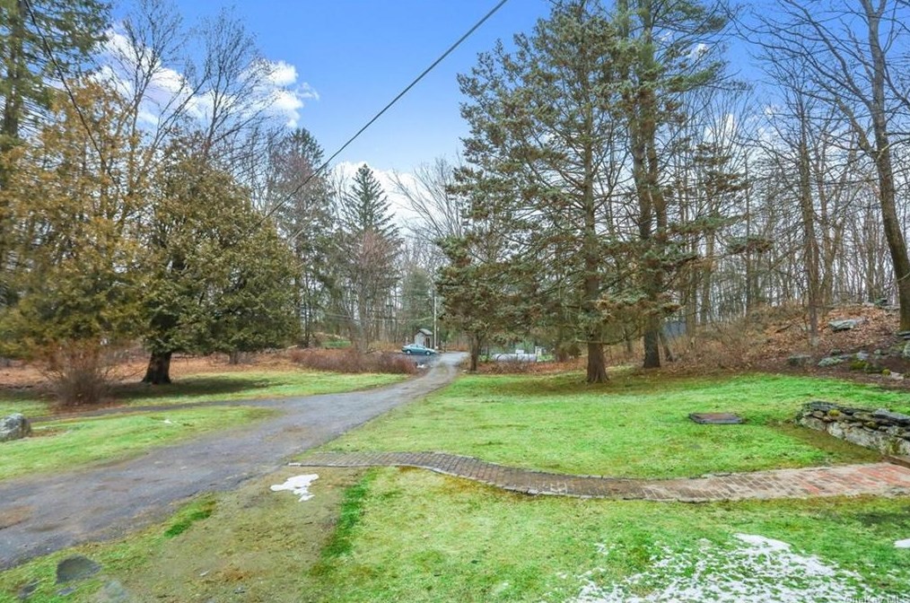 163 Crane Rd, Kent Lakes NY  10512-4064 exterior