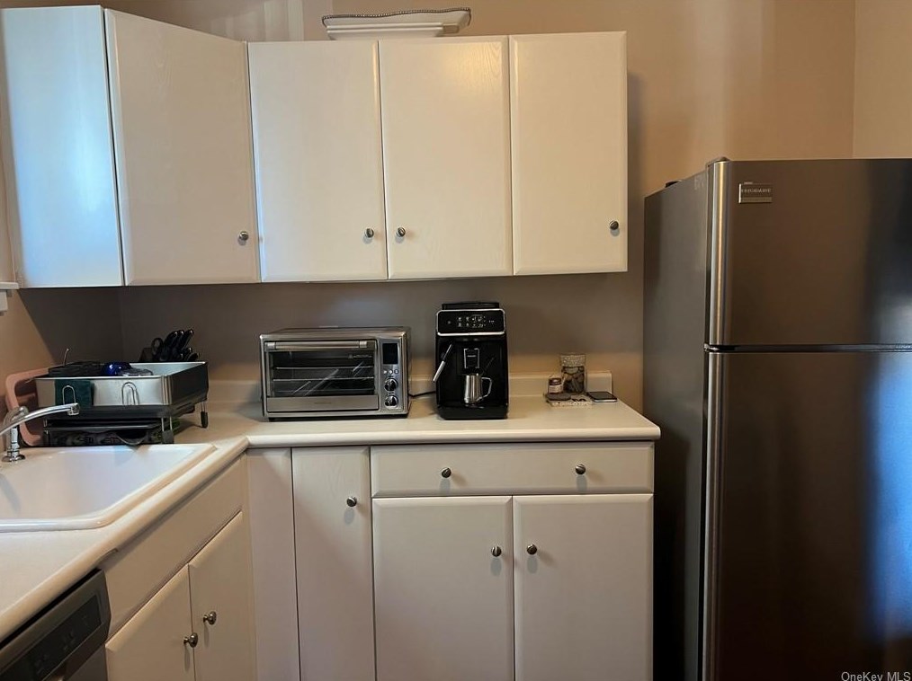 406 Drew Ln, Kent Lakes NY  10512-3749 exterior