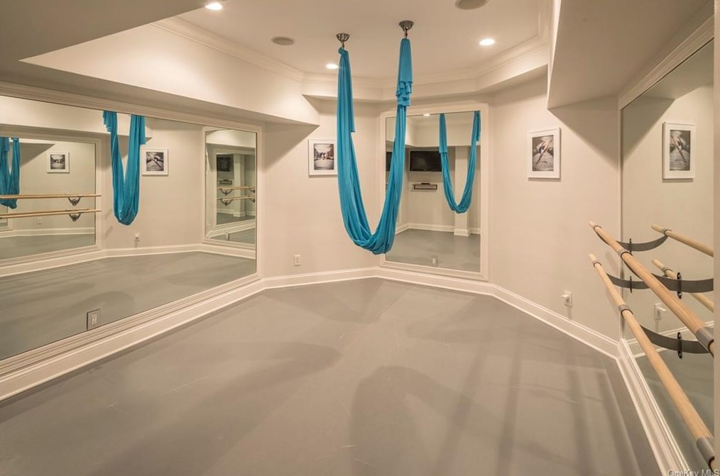 300 Grace Church St, Rye NY  10580-4202 exterior