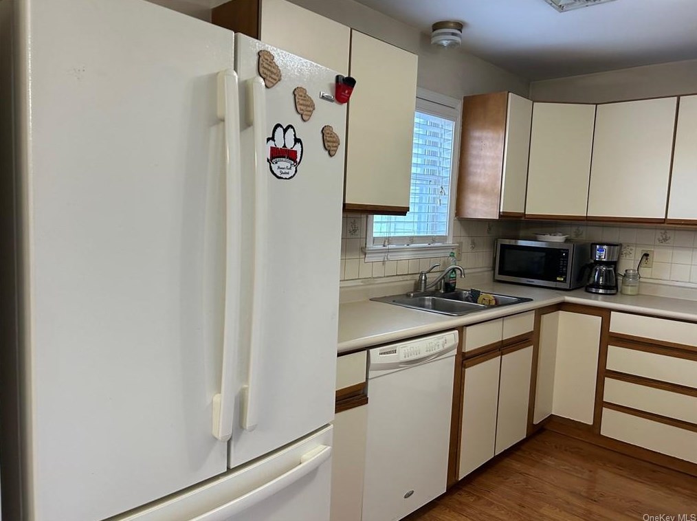 19 Zugibe Ct, West Haverstraw NY  10993-1242 exterior