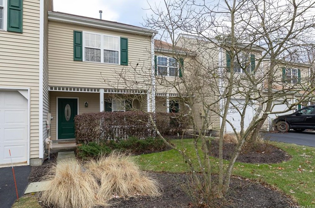 6 Rambling Brook Ln, Poughkeepsie NY  12601-5964 exterior