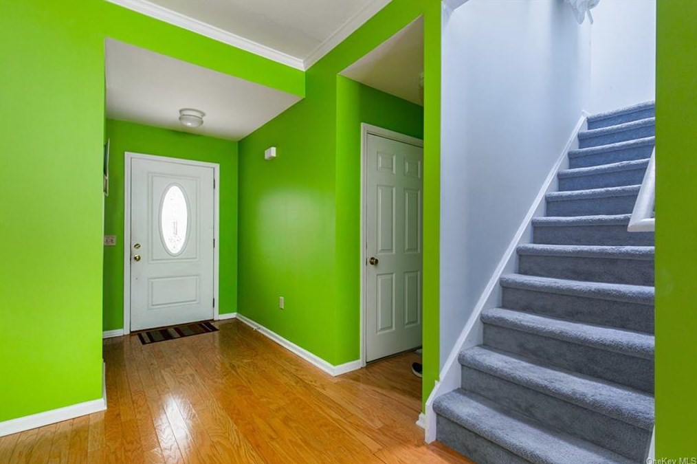 6 Rambling Brook Ln, Poughkeepsie NY  12601-5964 exterior