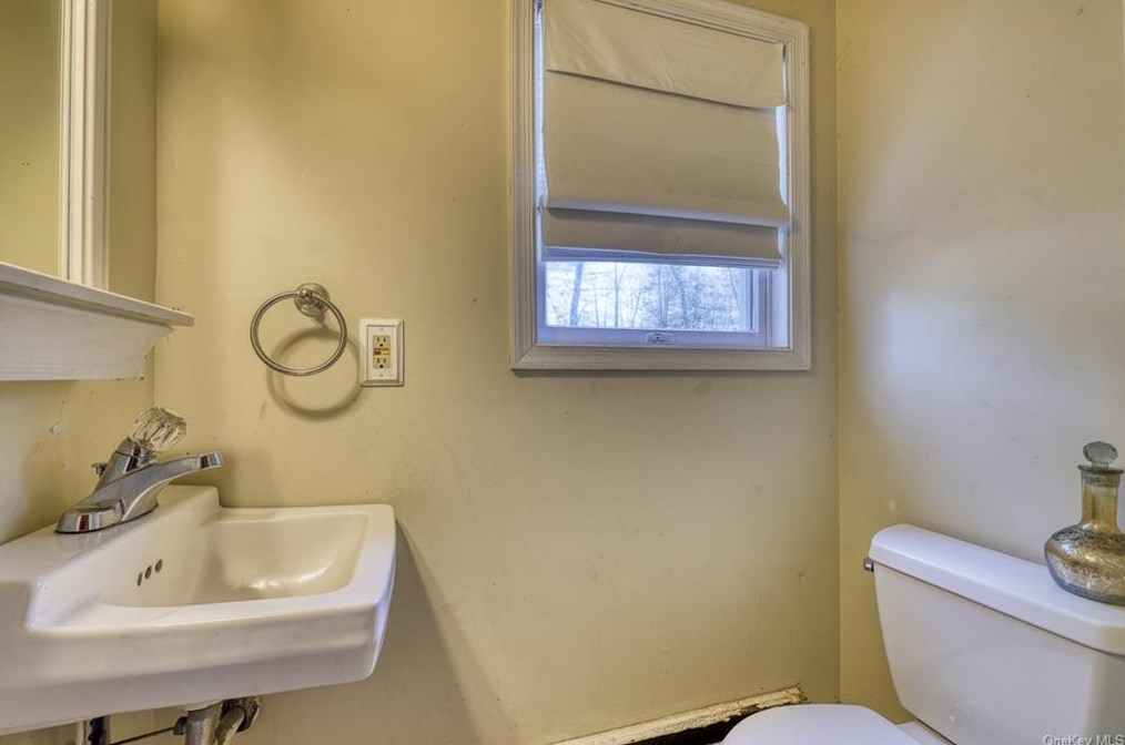 52 Valley View Rd, Bloomingburg NY  12721-5216 exterior