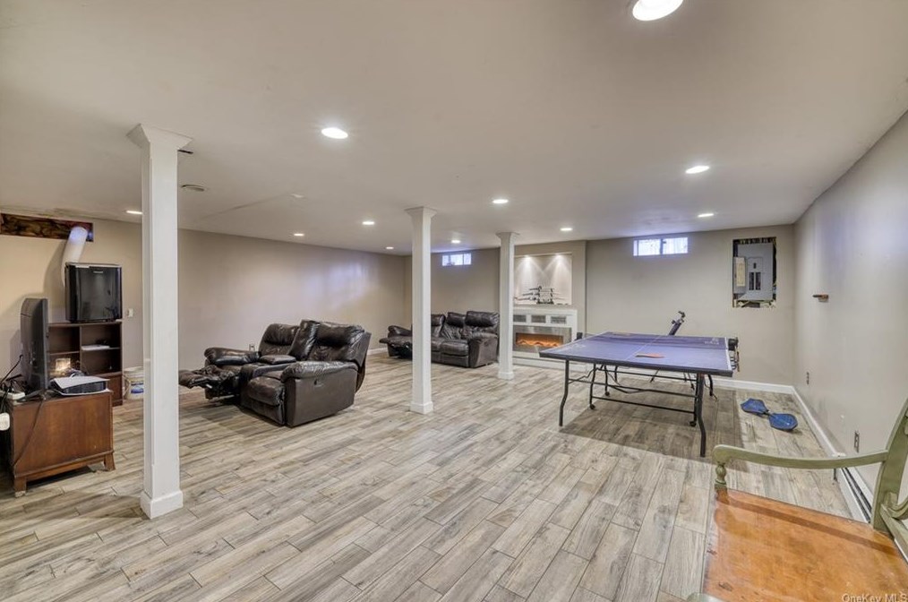 52 Valley View Rd, Bloomingburg NY  12721-5216 exterior