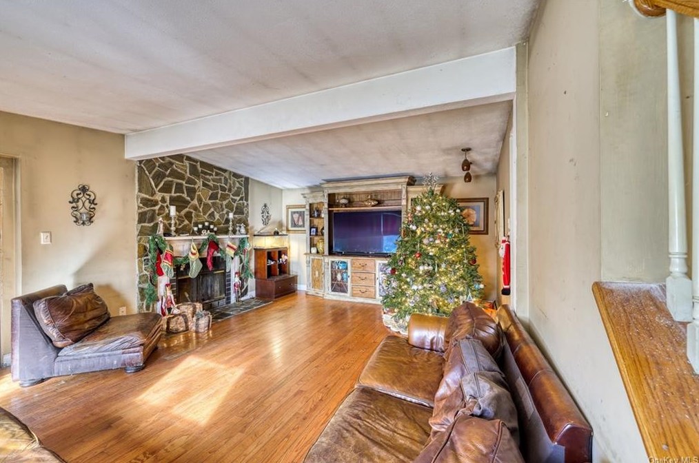 52 Valley View Rd, Bloomingburg NY  12721-5216 exterior