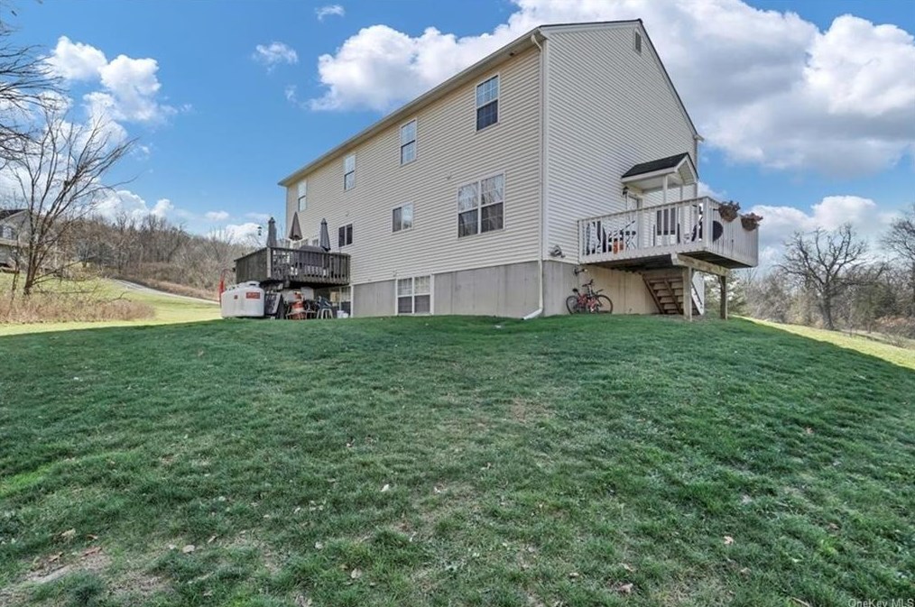 1 Bel Air Dr, Wallkill NY  exterior