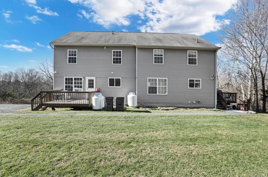1 Bel Air Dr, Wallkill NY  exterior