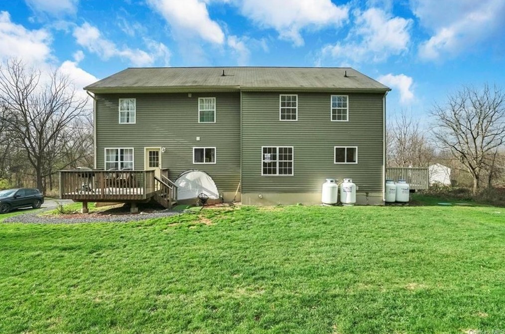 1 Bel Air Dr, Wallkill NY  exterior