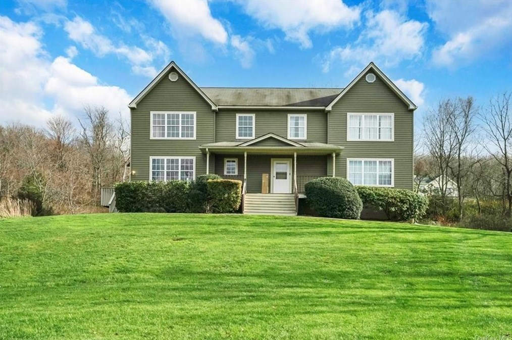 1 Bel Air Dr, Wallkill NY  exterior