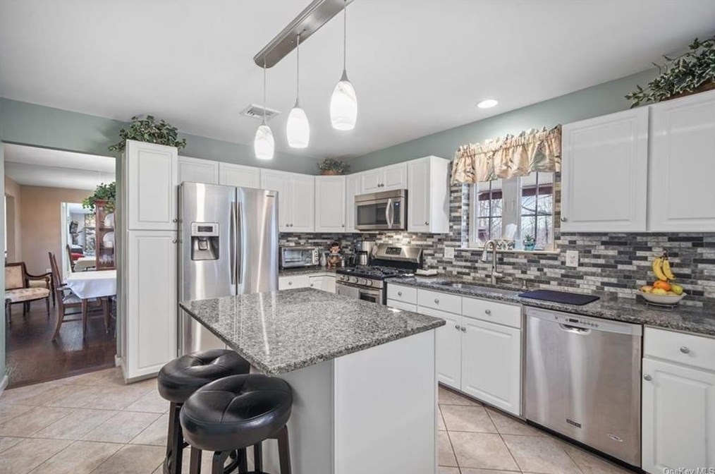 15 Spinnaker Ct, Monroe NY  10950-4479 exterior