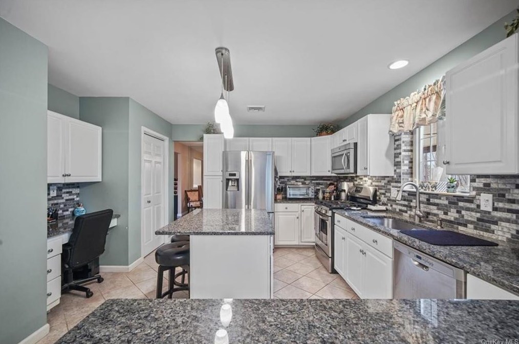 15 Spinnaker Ct, Monroe NY  10950-4479 exterior