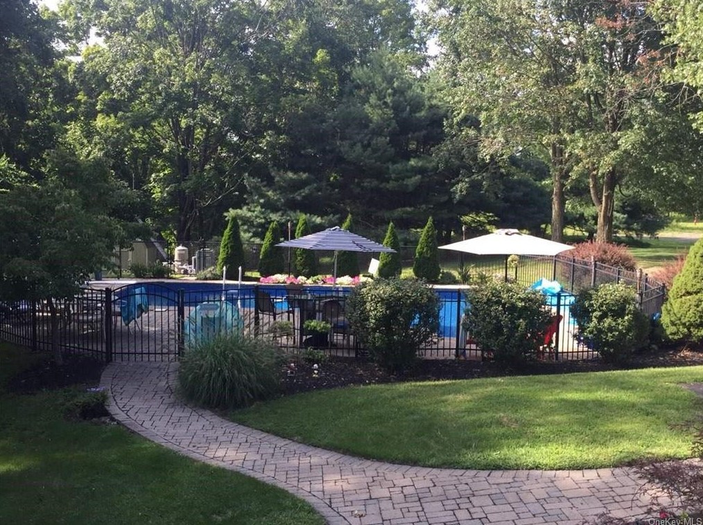 15 Spinnaker Ct, Monroe NY  10950-4479 exterior