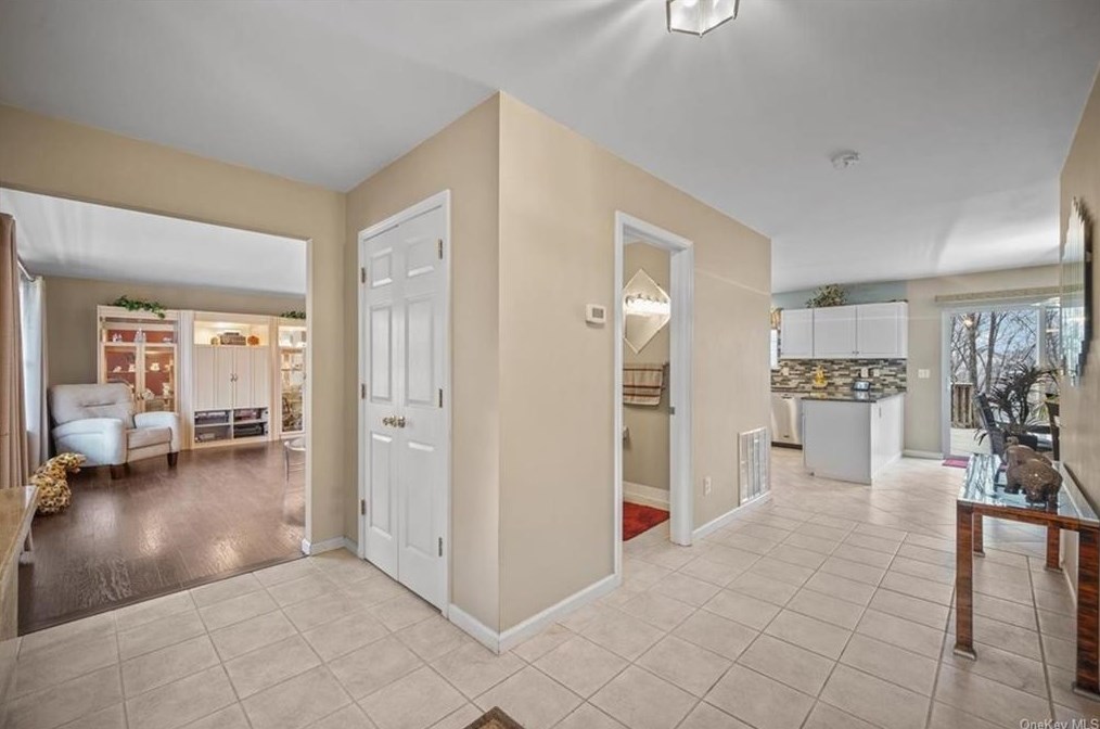 15 Spinnaker Ct, Monroe NY  10950-4479 exterior