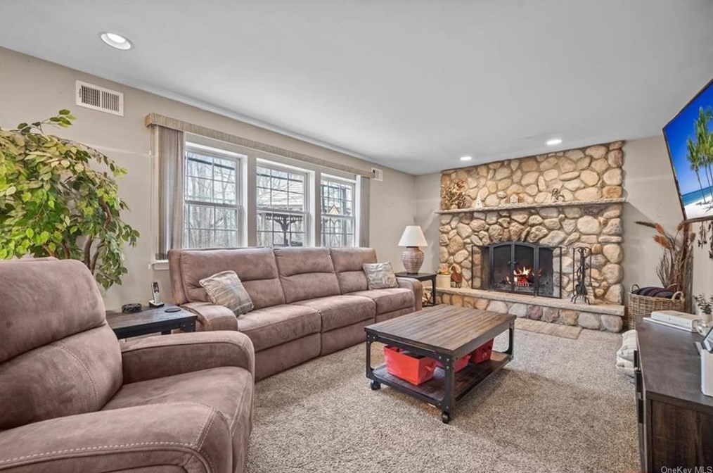 15 Spinnaker Ct, Monroe NY  10950-4479 exterior