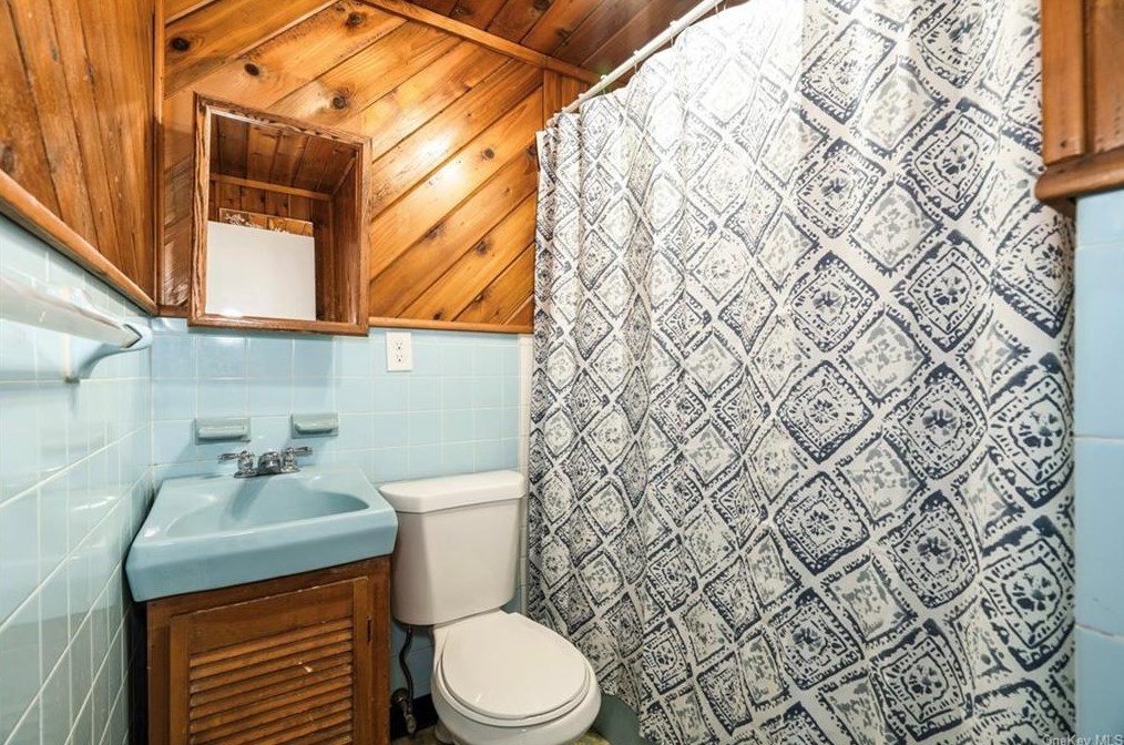 251 Towners Rd, Kent Lakes NY  10512-6301 exterior