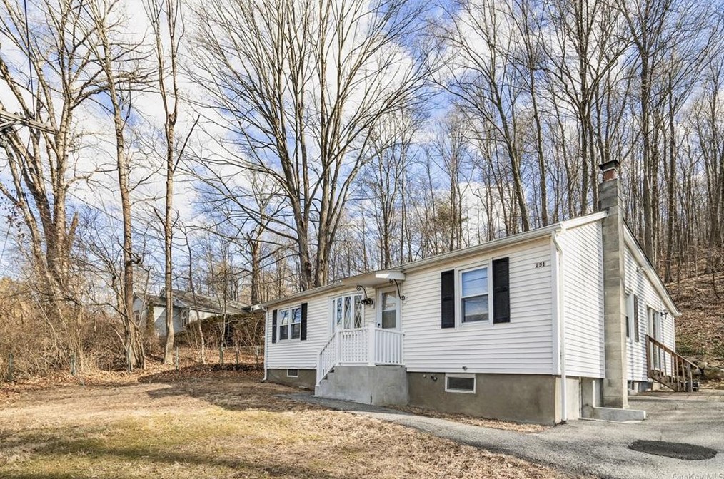 251 Towners Rd, Kent Lakes NY  10512-6301 exterior