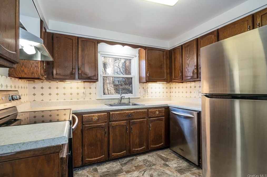 251 Towners Rd, Kent Lakes NY  10512-6301 exterior