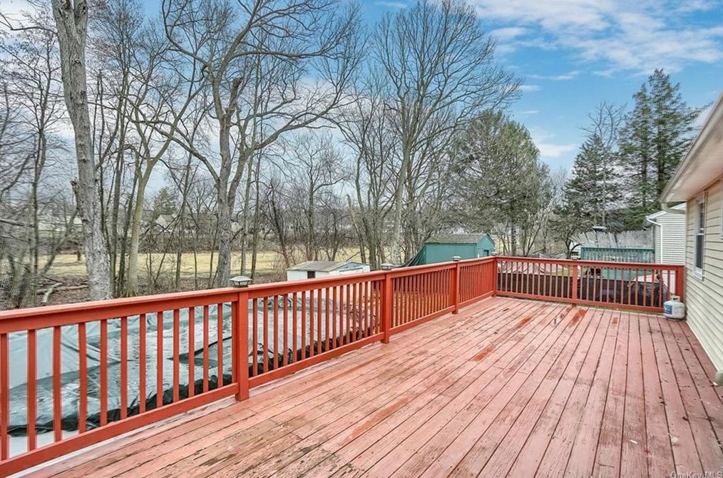 15 Dorothy Dr, Monroe NY  10950-4307 exterior