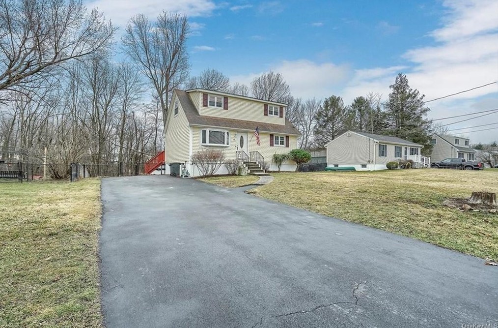 15 Dorothy Dr, Monroe NY  10950-4307 exterior