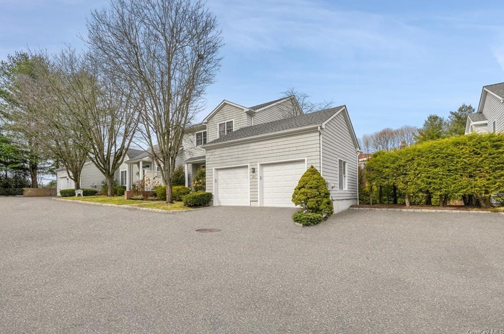 24 Club Ct, Pleasantville, NY 10570