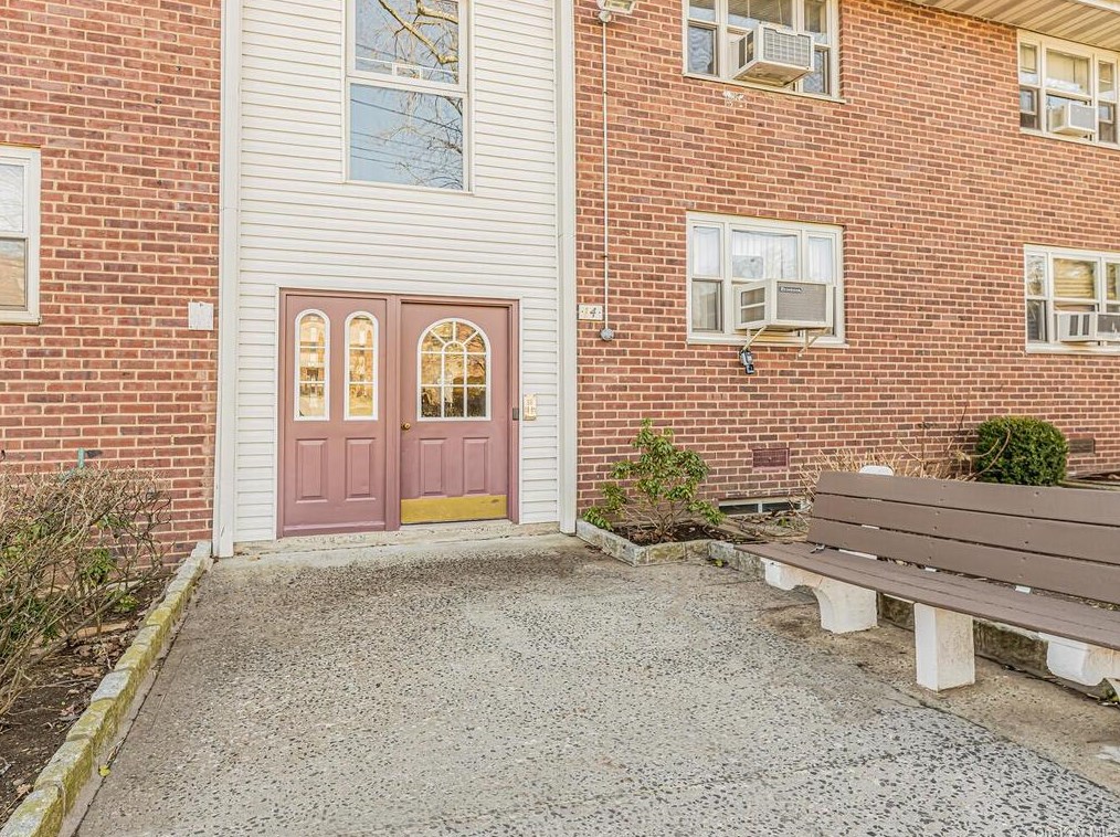 14 Dehaven Dr, Yonkers NY  10703-1264 exterior