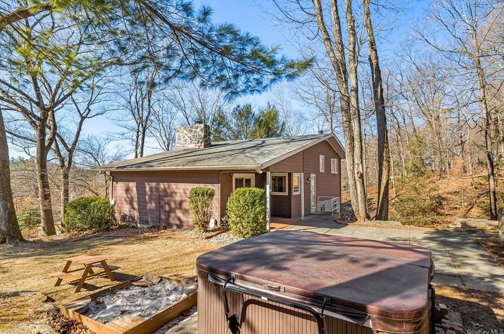 5 Deer Hill Ln, Briarcliff NY  10510-1801 exterior