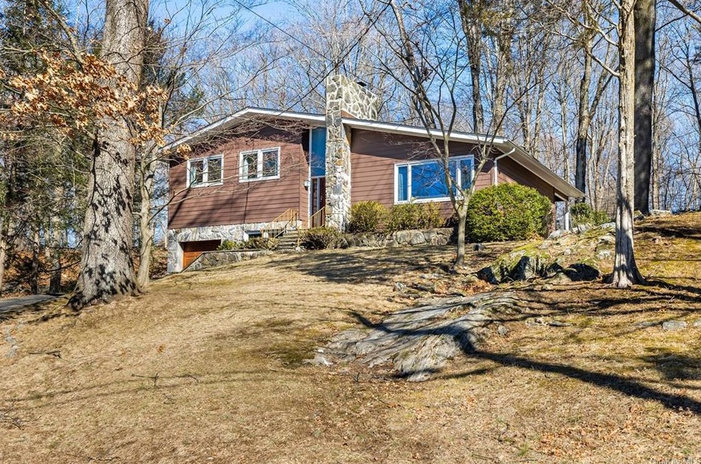 5 Deer Hill Ln, Briarcliff NY  10510-1801 exterior
