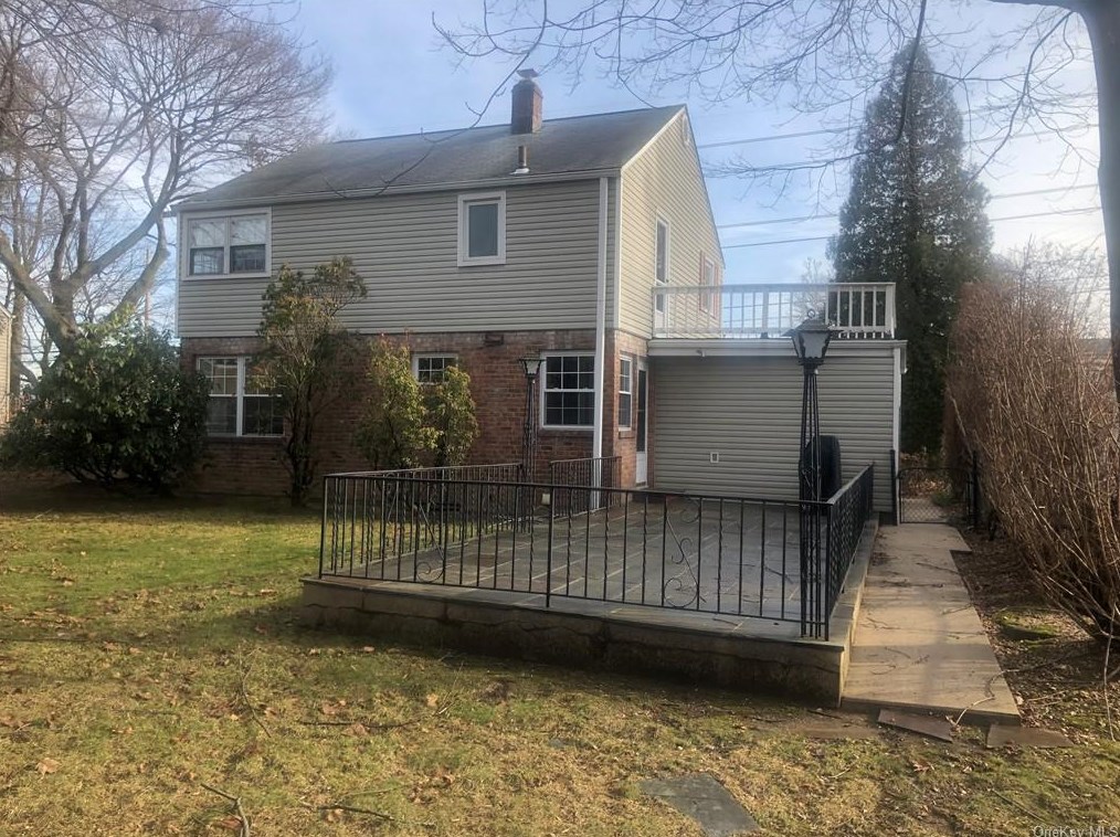 242 Concord Rd, Yonkers NY  10710-1823 exterior