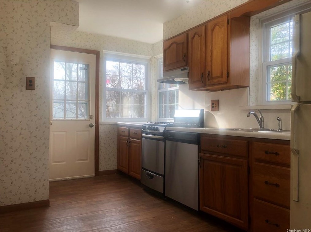 242 Concord Rd, Yonkers NY  10710-1823 exterior