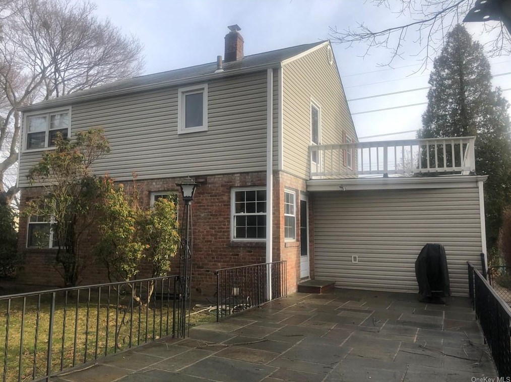 242 Concord Rd, Yonkers NY  10710-1823 exterior