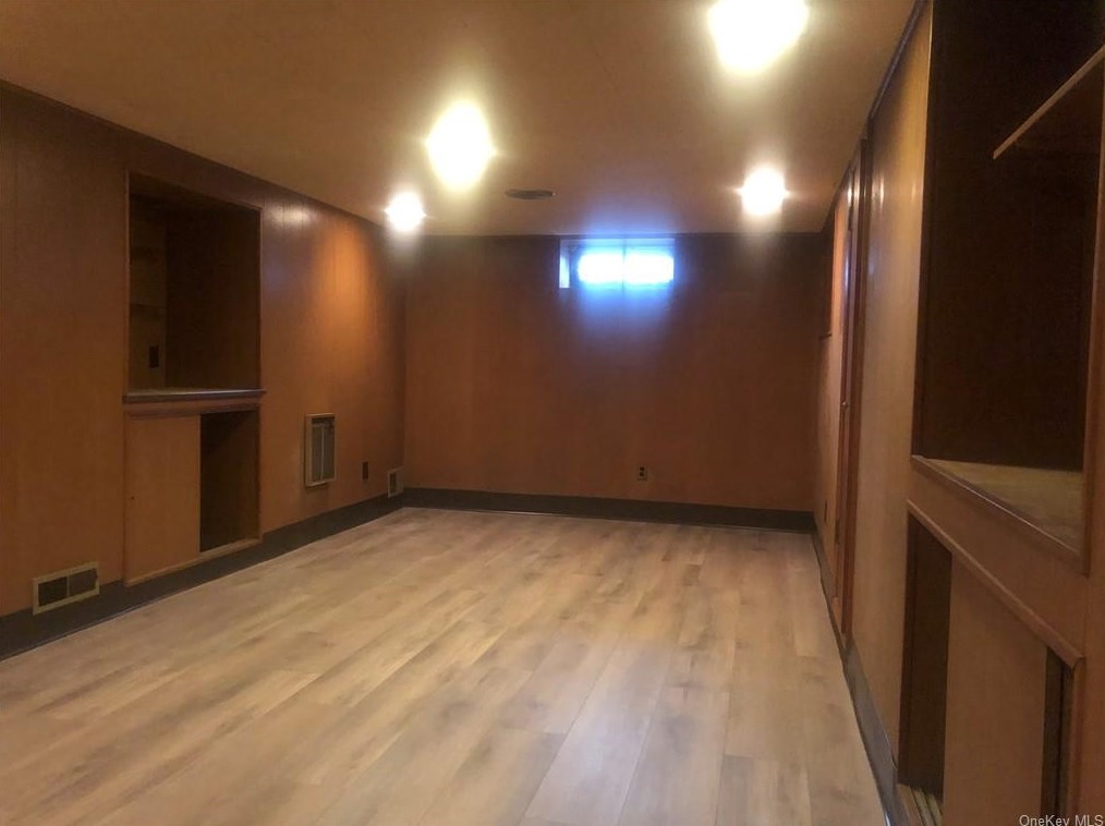 242 Concord Rd, Yonkers NY  10710-1823 exterior