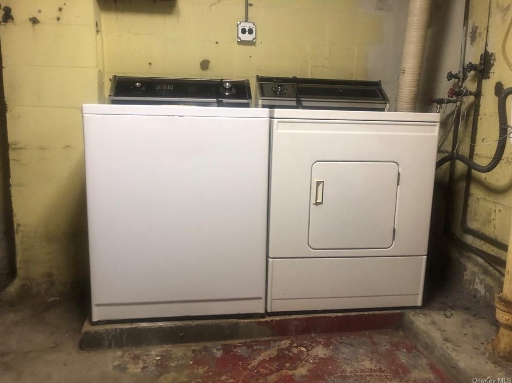 242 Concord Rd, Yonkers NY  10710-1823 exterior