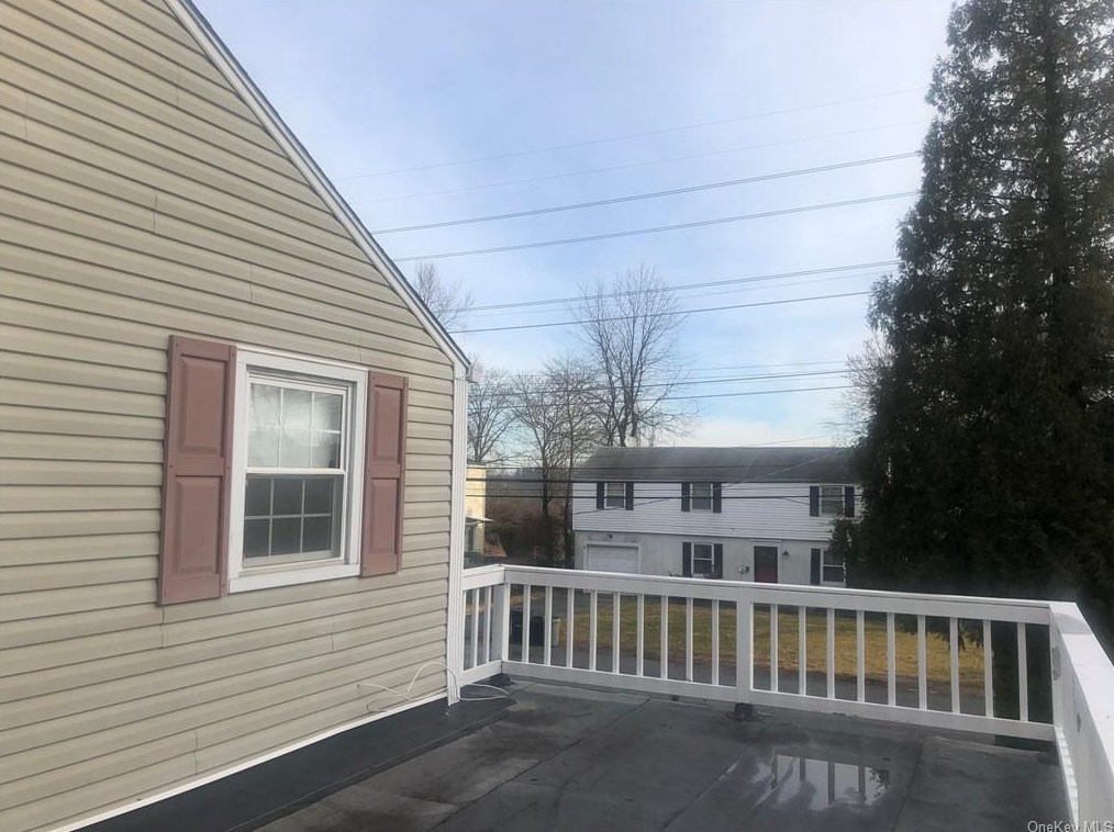 242 Concord Rd, Yonkers NY  10710-1823 exterior