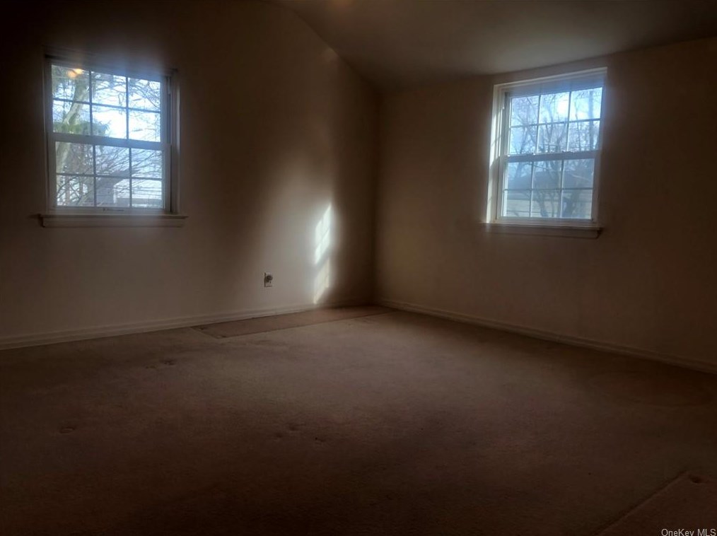 242 Concord Rd, Yonkers NY  10710-1823 exterior