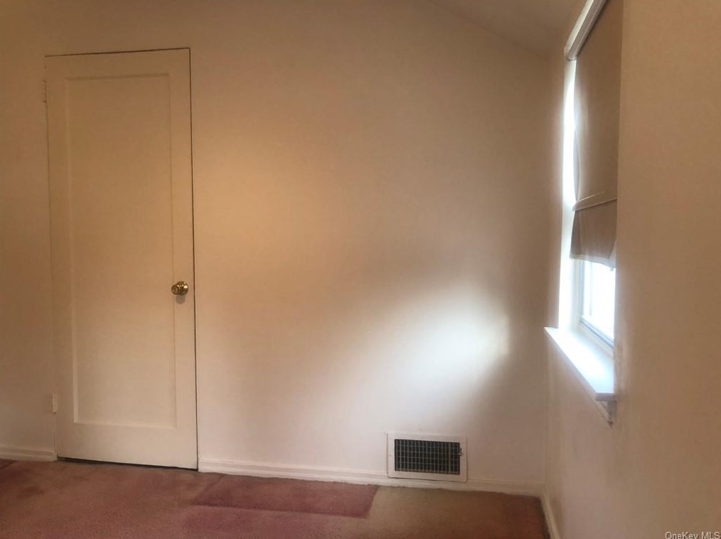 242 Concord Rd, Yonkers NY  10710-1823 exterior