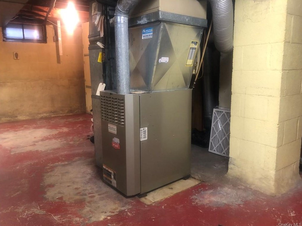 242 Concord Rd, Yonkers NY  10710-1823 exterior