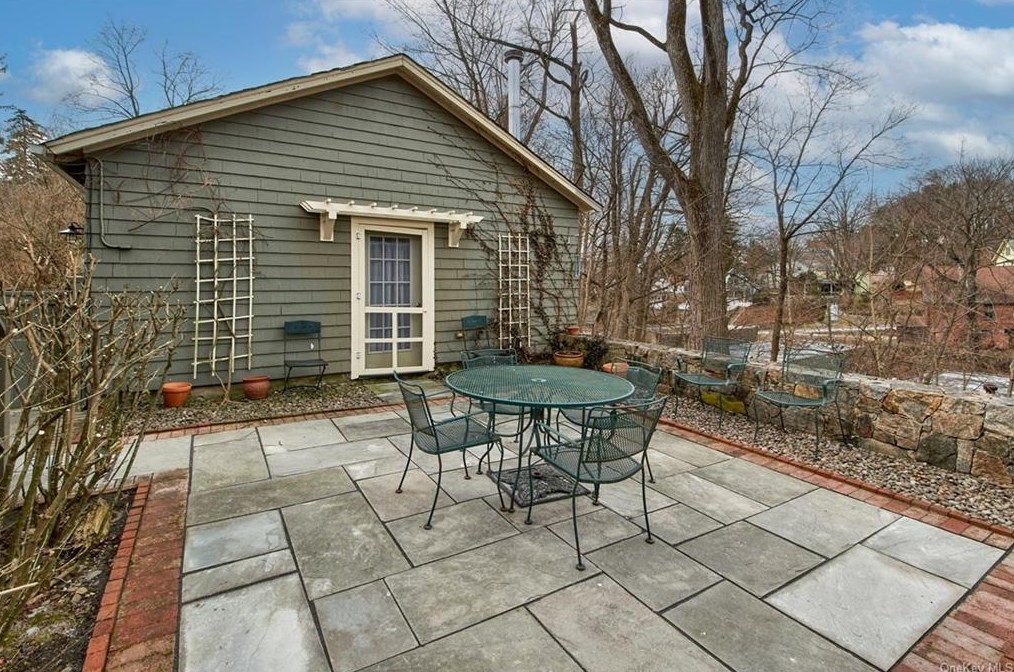 17 Van Wyck St, Croton On Hudson NY  10520-2525 exterior