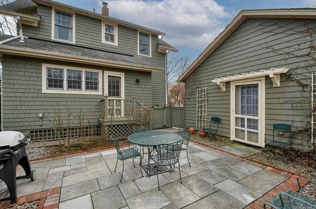 17 Van Wyck St, Croton On Hudson NY  10520-2525 exterior