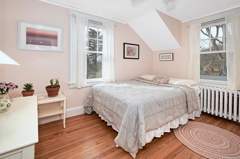 17 Van Wyck St, Croton On Hudson NY  10520-2525 exterior