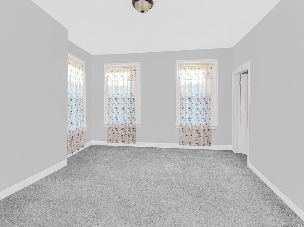 75 Chestnut St, Yonkers NY  10701-3407 exterior