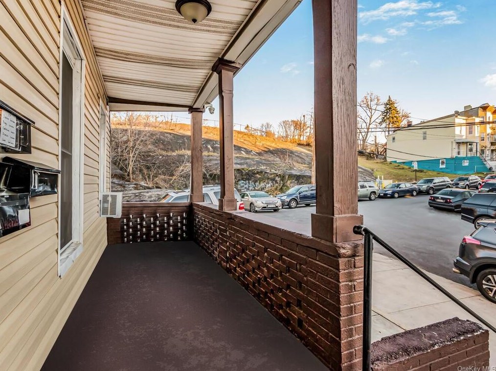 75 Chestnut St, Yonkers NY  10701-3407 exterior