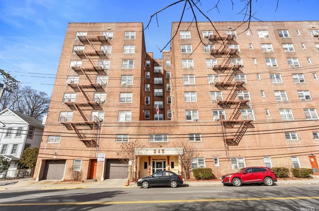 245 Bronx River Rd, Yonkers NY  10704-3748 exterior
