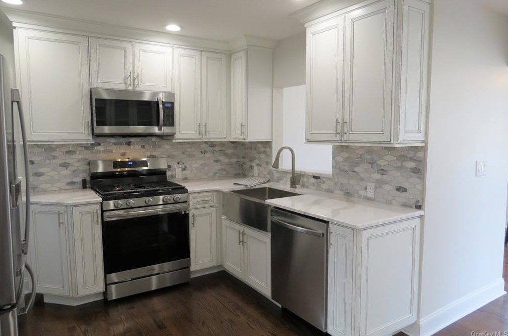 13 Maywood Ave, Rye Brook NY  10573-2401 exterior