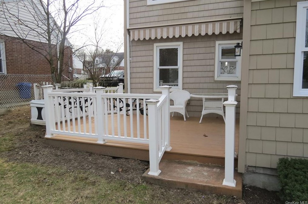 13 Maywood Ave, Rye Brook NY  10573-2401 exterior