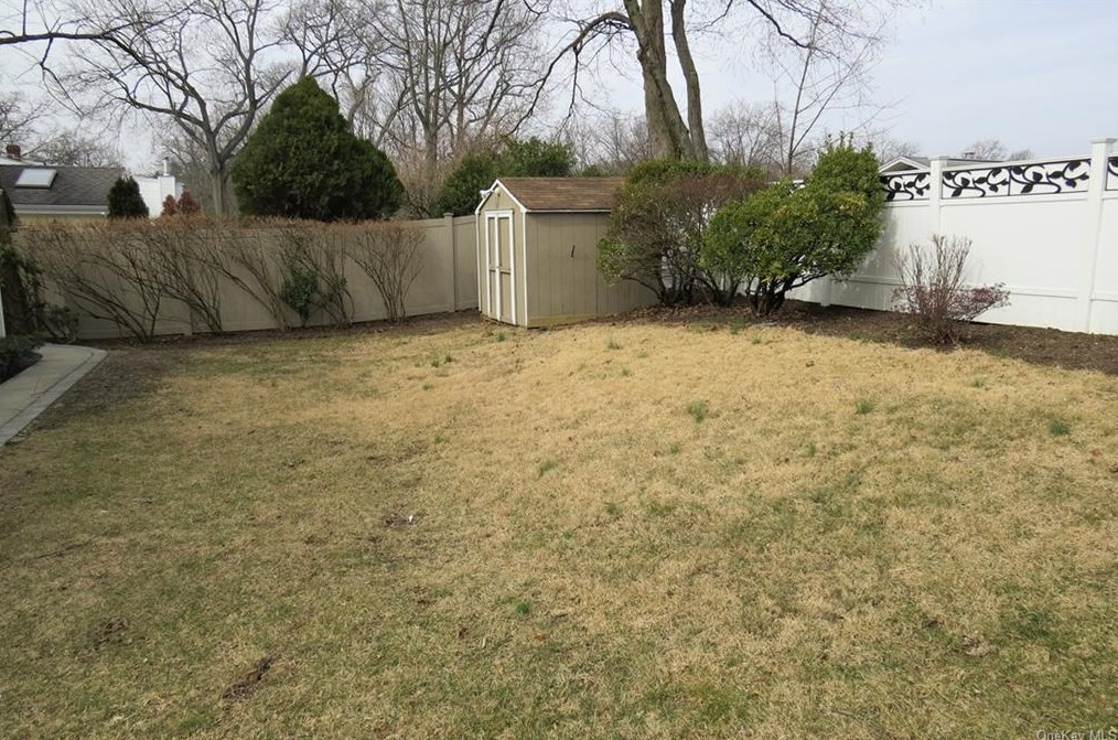 13 Maywood Ave, Rye Brook NY  10573-2401 exterior
