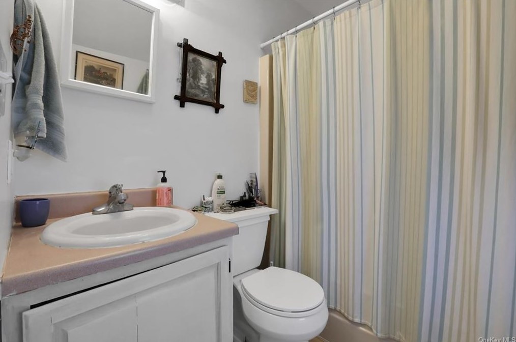 35 Old Rte 199, Red Hook NY 12571-2726 exterior